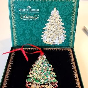The White House Historical Association official Christmas Ornament 2008